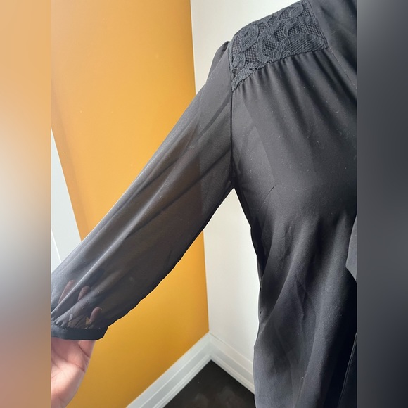 Pins and needles sheer blouse size medium item 05-31 - Picture 8 of 10